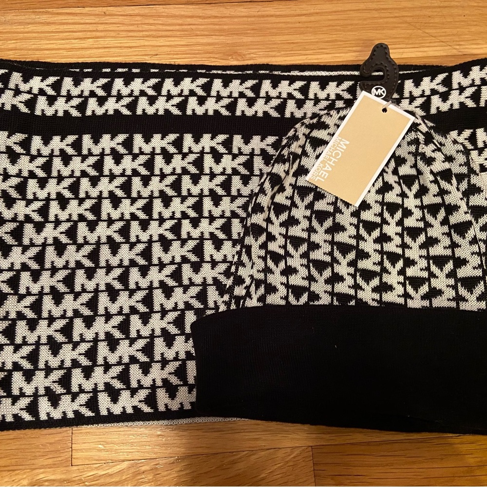 Michael Kors Hat and Skarf Set NWT